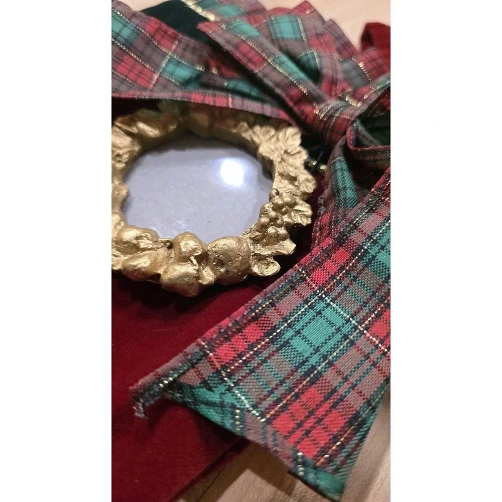 VTG Burgundy Velvet Christmas Stocking Tartan Plaid  Gold Wreath Picture Frame‎